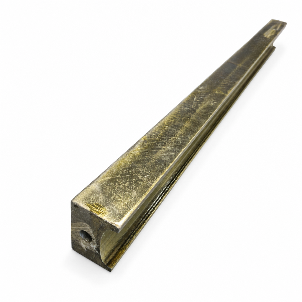 Toggle seat – Metso C100