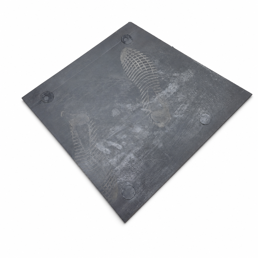 Discharger wear plate, rubber, upper deck left – Metso GP330 – image 2